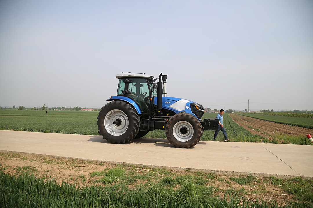 CP2604  260HP 4WD